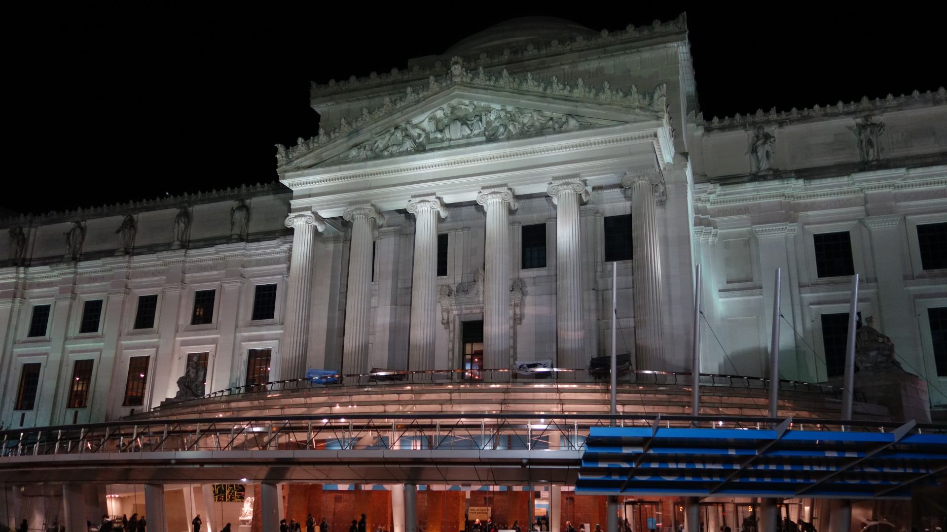 File:Brooklyn Museum Night 2015.jpg