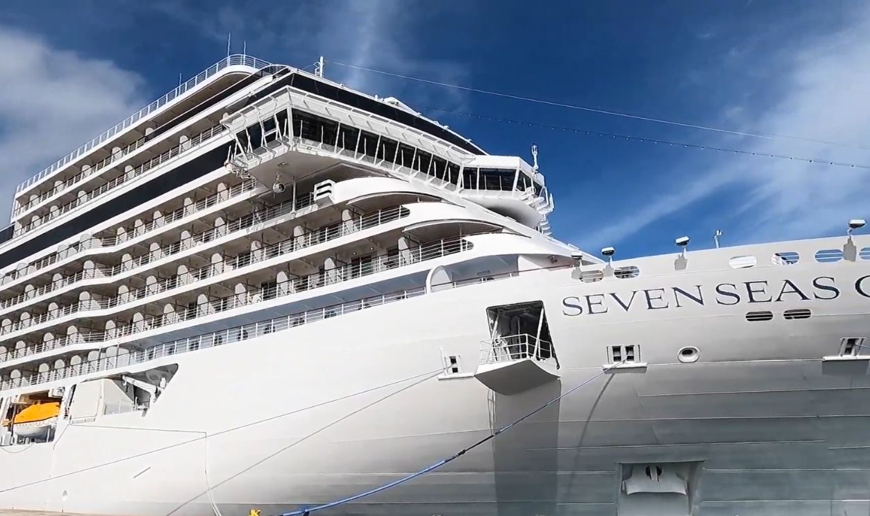 Seven Seas Grandeur cruise ship
