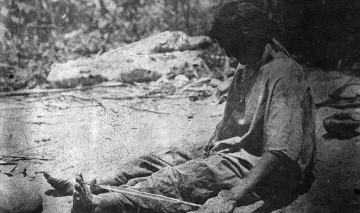 Rio Maniqui, northeastern Bolivia. Spinning, left-hand thread - SMVK 