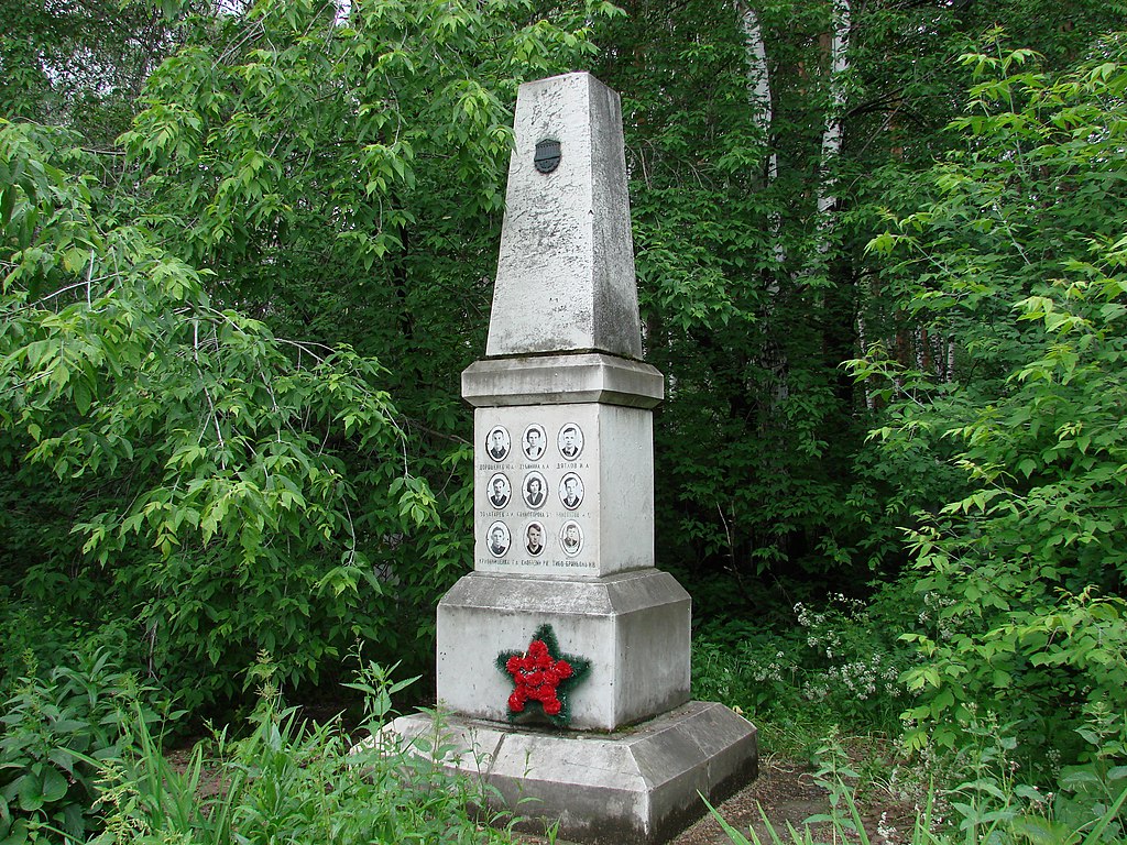 Monument to the Dyatlovites at the Mikhailovskoye Cemetery