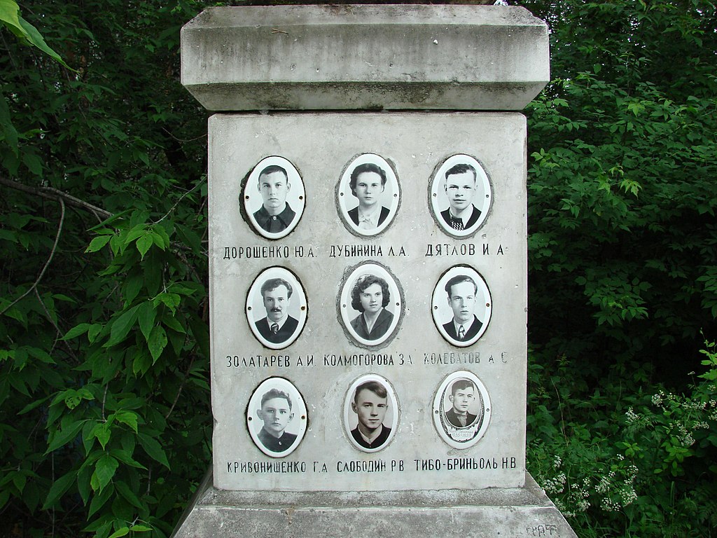 Dyatlov pass tombstone