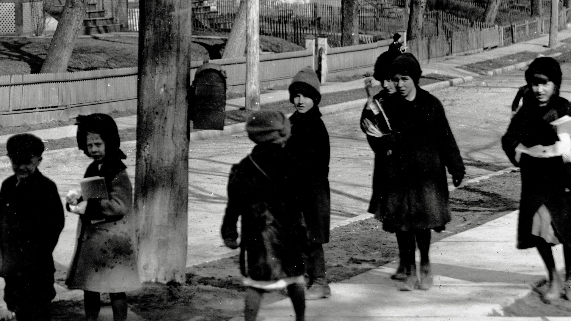 File:A group of children in winter coats walking to or from school.jpg