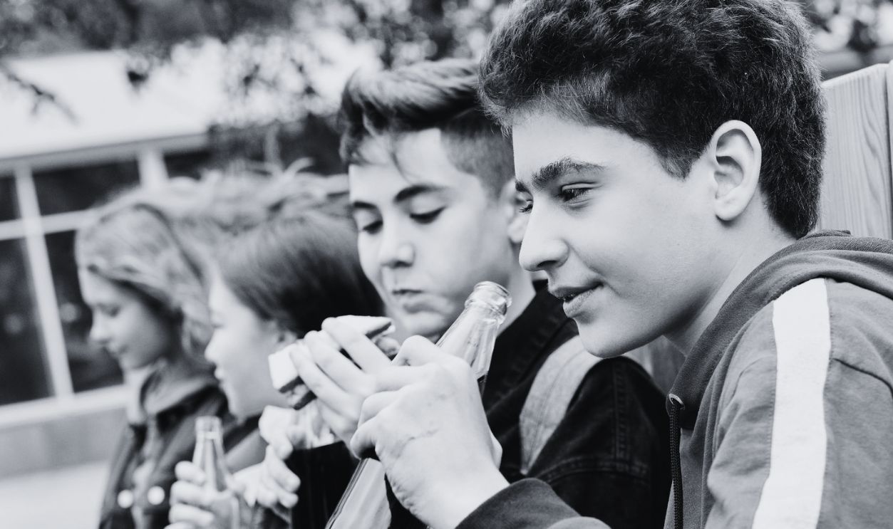 children drinking soda