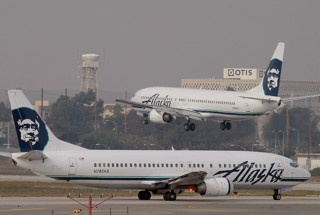 Boeing 737-4Q8, Alaska Airlines