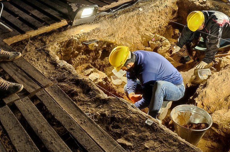 Archaeological excavations in the Middle Paleolithic cave site