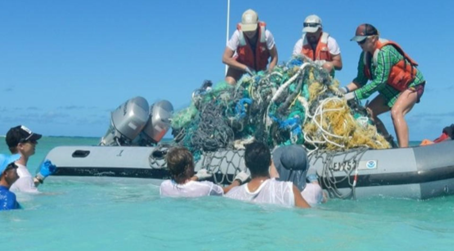 File:Marine Debris Removal ...Hawaiian Islands.jpg