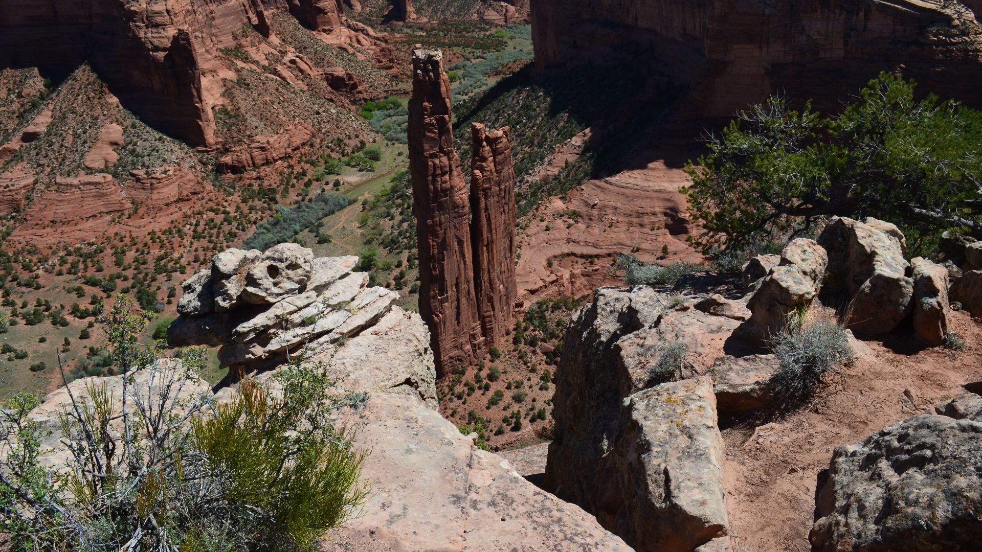File:Spider Woman Rock, Canyon de Chelly National Monument, Arizona view 1.jpg