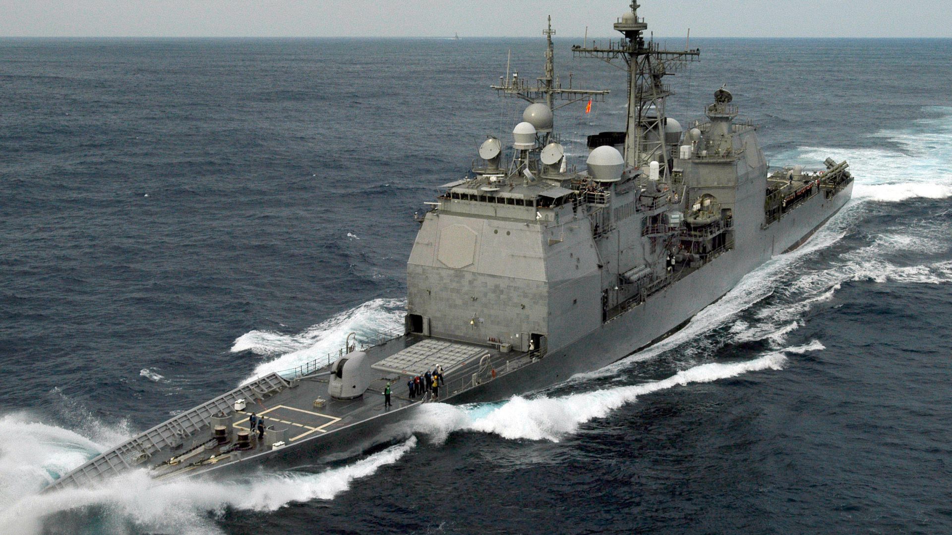 File:USS Chancellorsville (CG-62) takes a wave.jpg