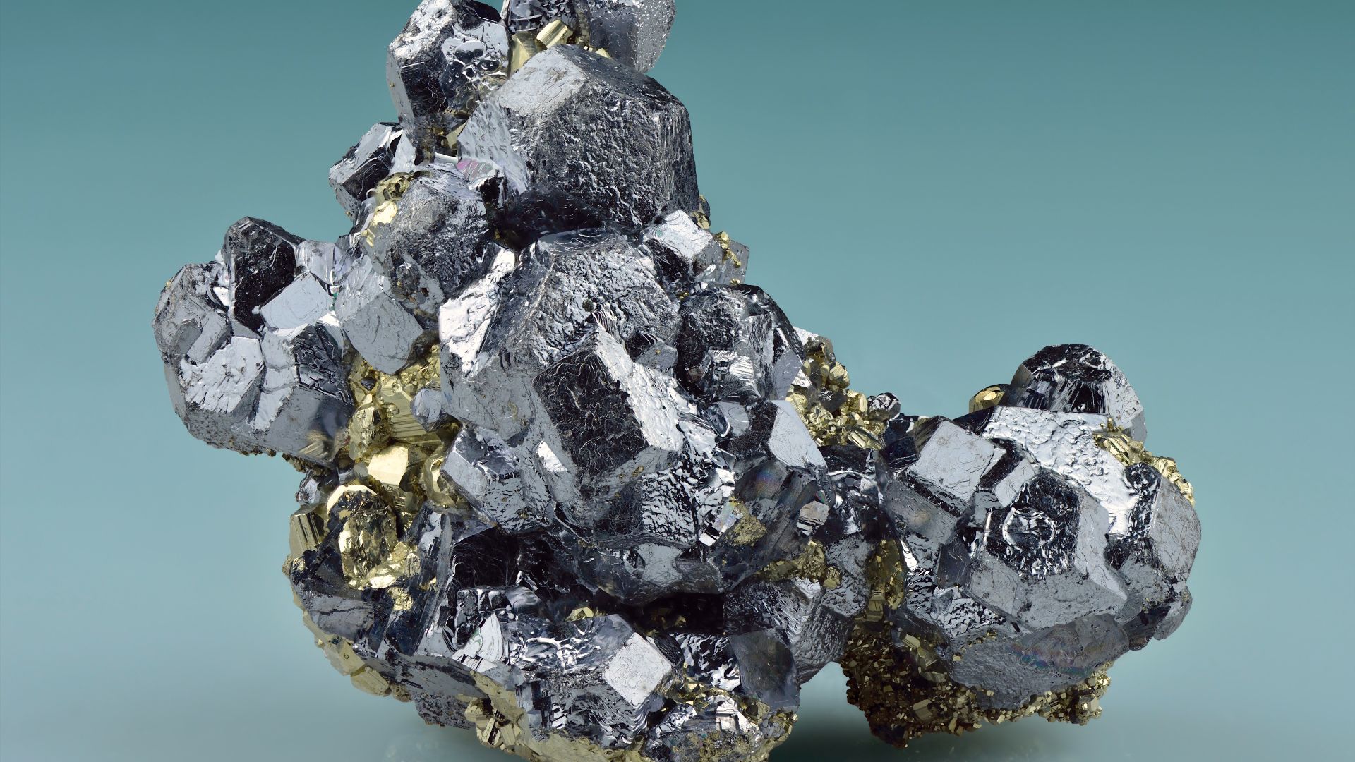 File:Galena - Huallanca, Bologesi, Ancash, Peru.jpg