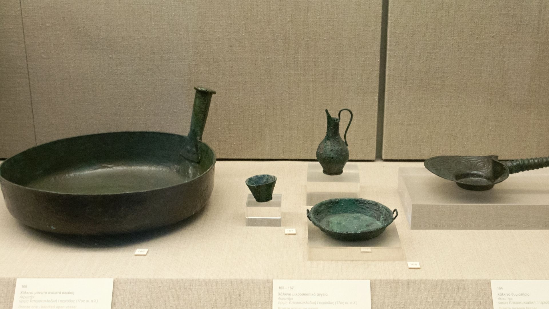 File:Bronze baking pans, Akrotiri, LC I, 17th century BC, PMTh, 176566.jpg