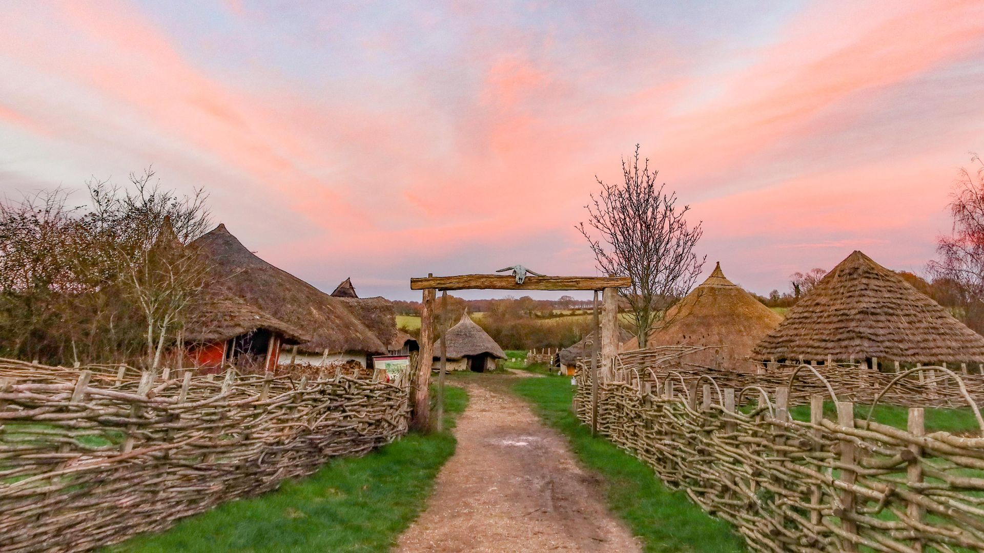 File:Sunset behind the Iron Age enclosure.jpg