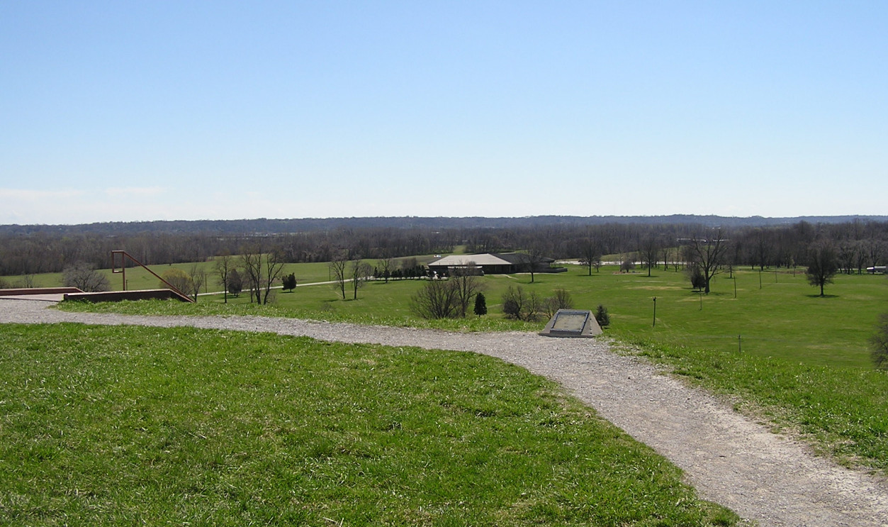 File:Cahokia Mounds (3391751641).jpg