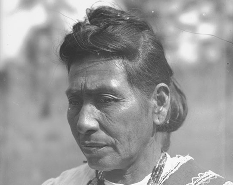 Pisatuntema In Partial Native Dress With Native Hairstyle And With Ornaments 1909
