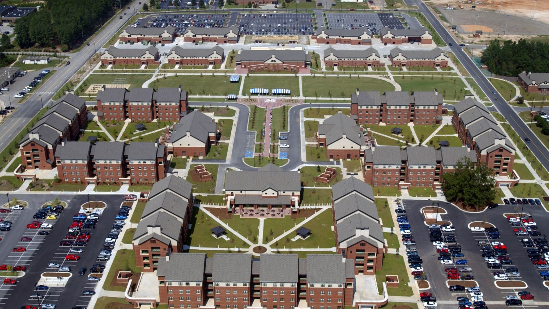 File:Fort Bragg 1st Brigade barracks.jpg