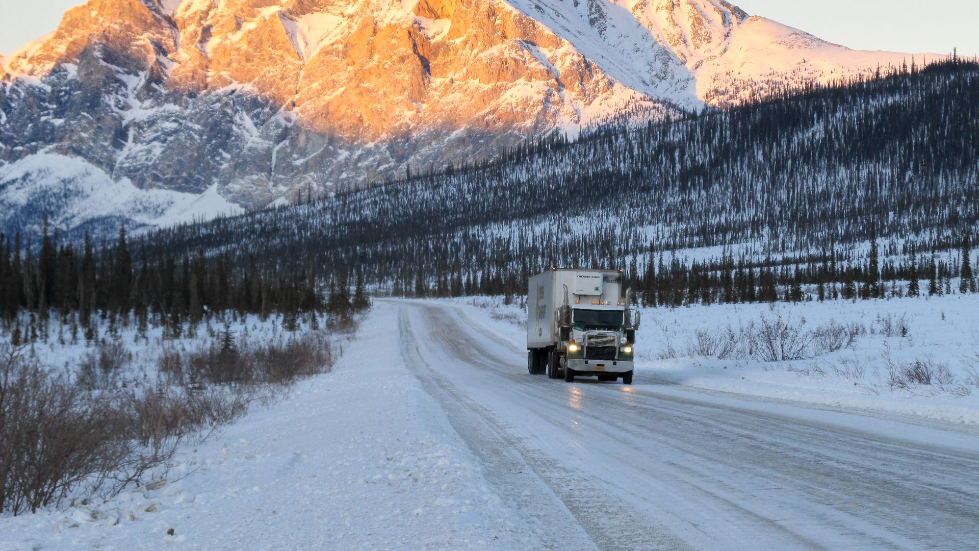 File:Dalton truck and Sukakpak Mountain.jpg