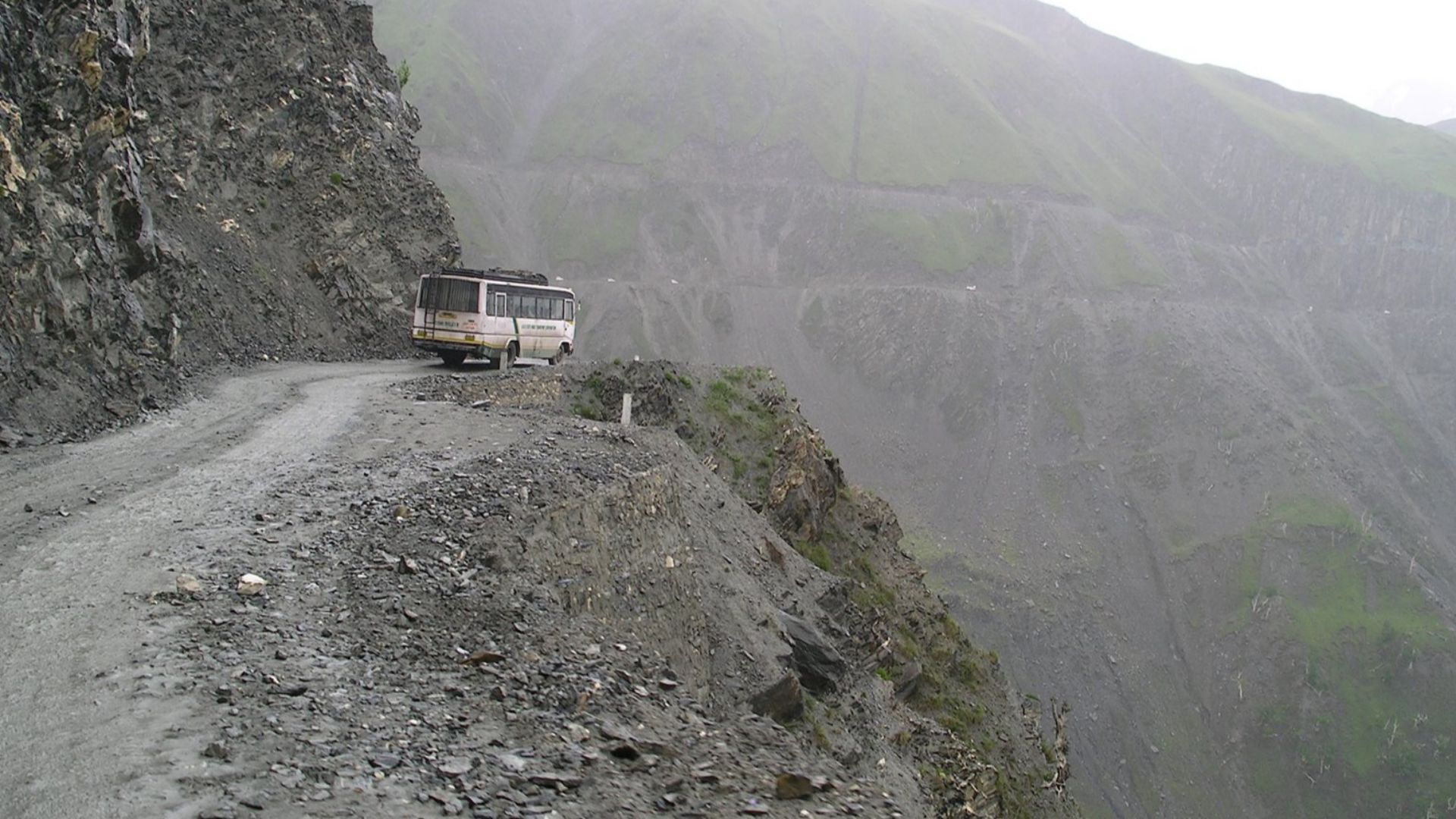 File:Zojila Road.jpg