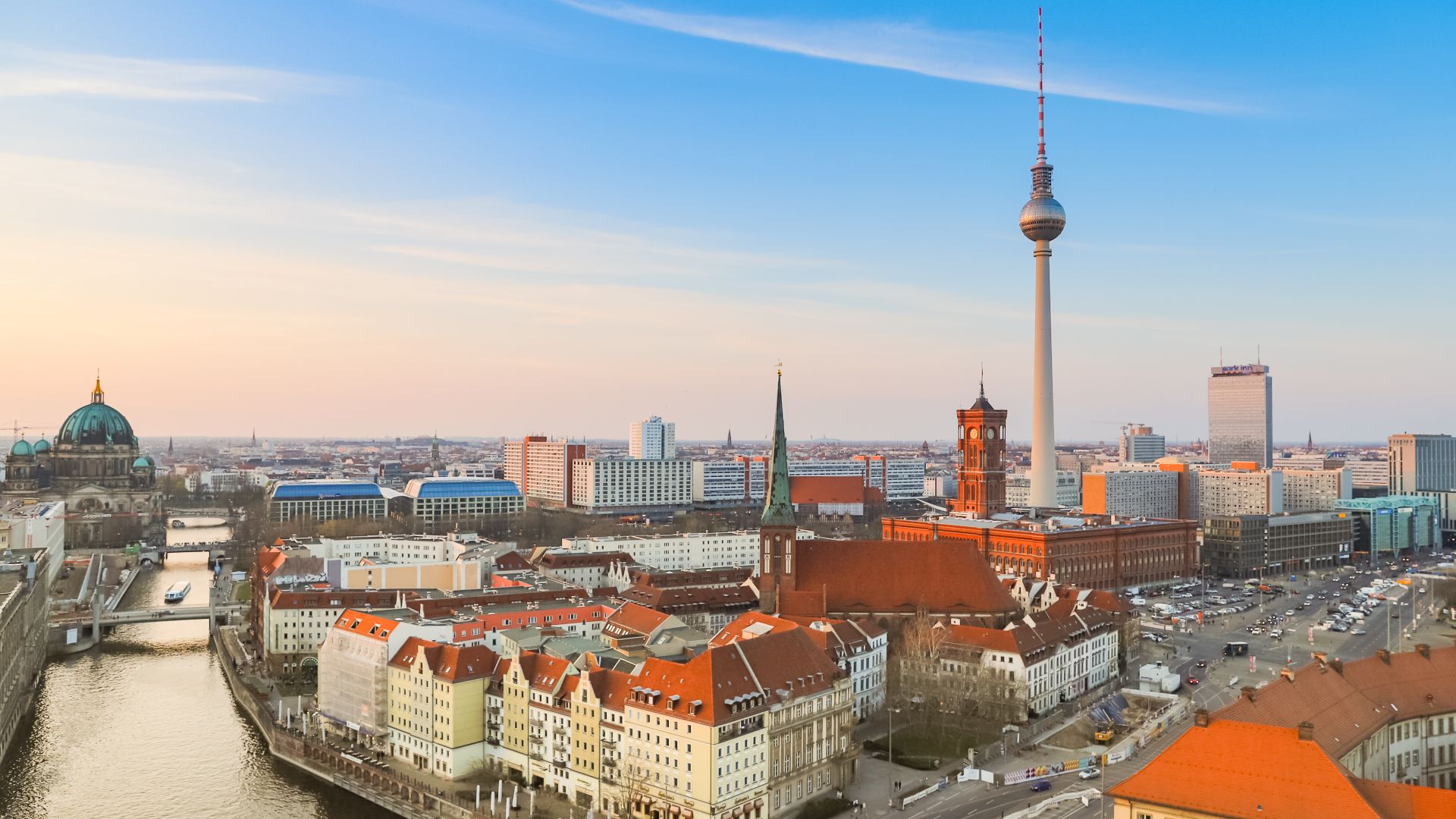 File:Aerial view of Berlin (32881394137).jpg
