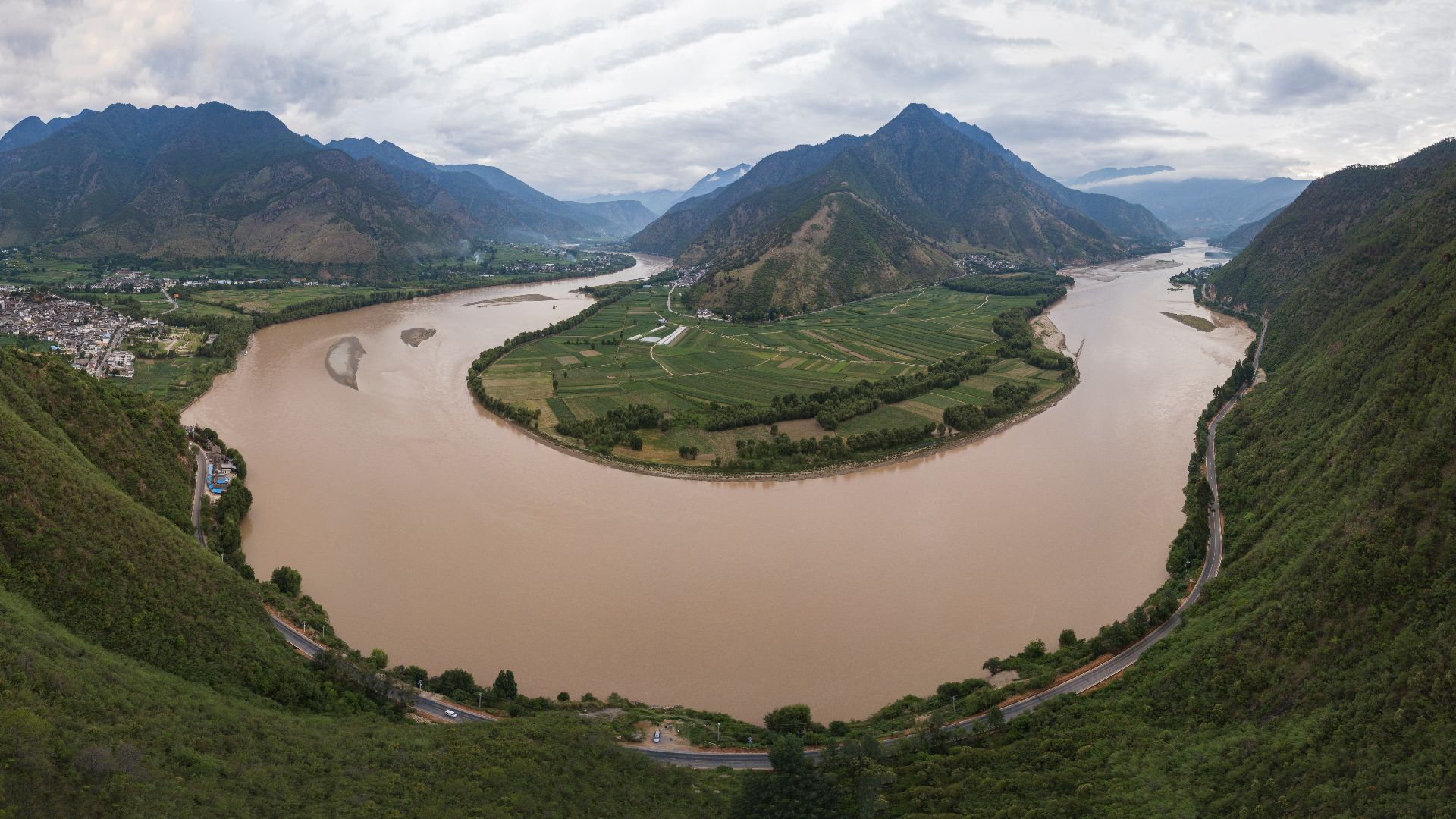 File:1 changjiang yangtze aerial pano first turn shigu 2018.jpg