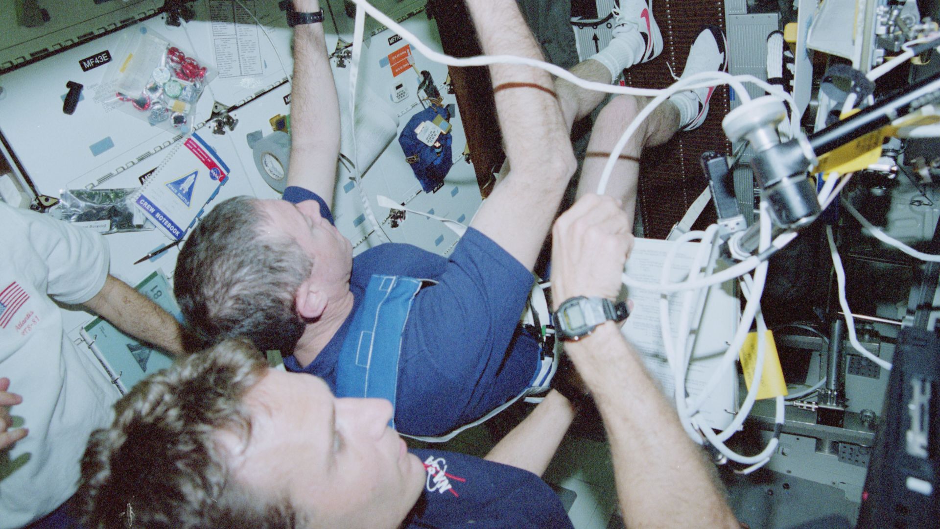 File:STS081-364-007 - STS-081 - RME 1318 - TVIS activation and testing - DPLA - db0bce360019ce0a135dcc7f93041b9a.jpg