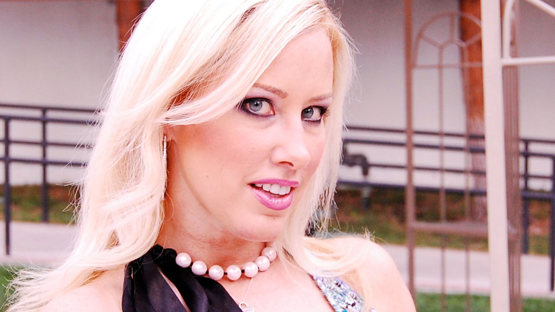 File:Very beautiful blonde girl - Las Vegas, Nevada.jpg