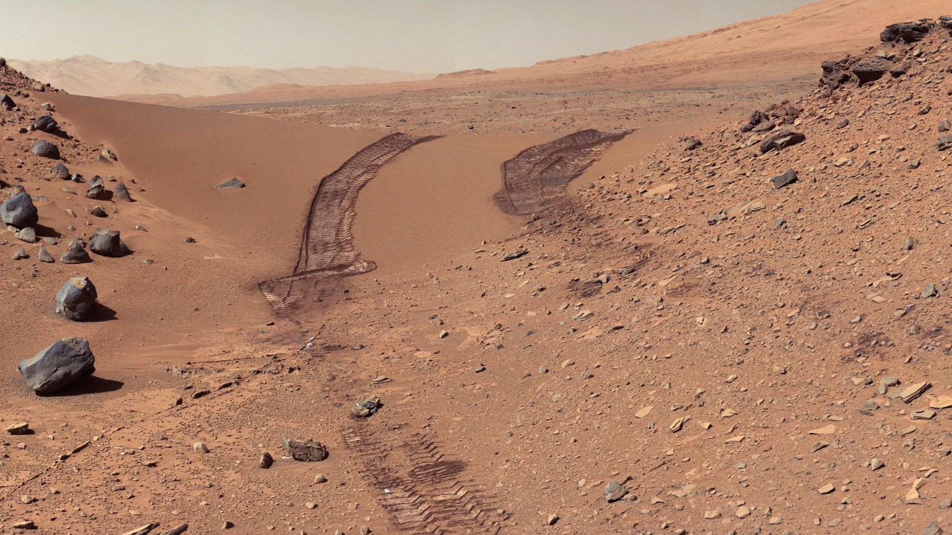 File:PIA17944-MarsCuriosityRover-AfterCrossingDingoGapSanddune-20140209.jpg