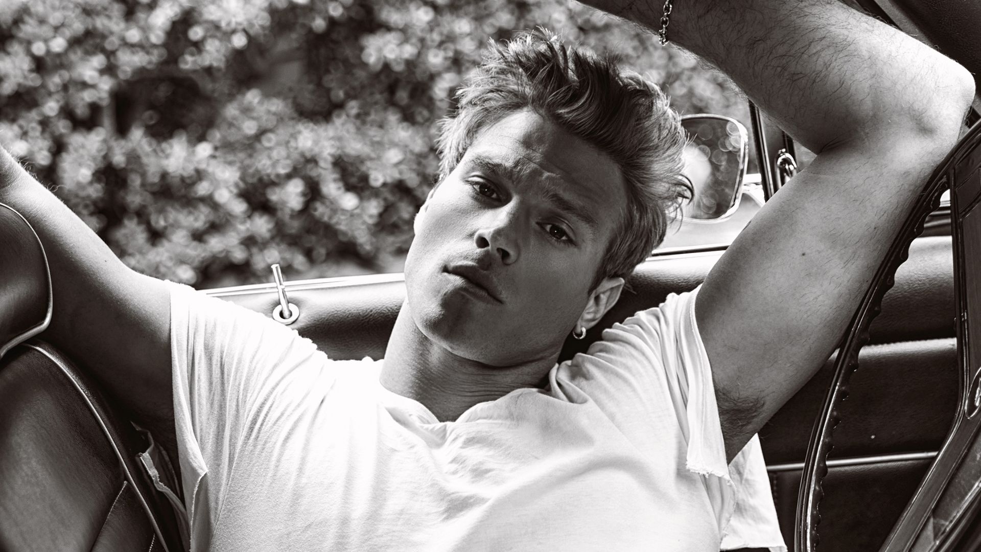 File:Man About Town Matthew Noszka.jpg