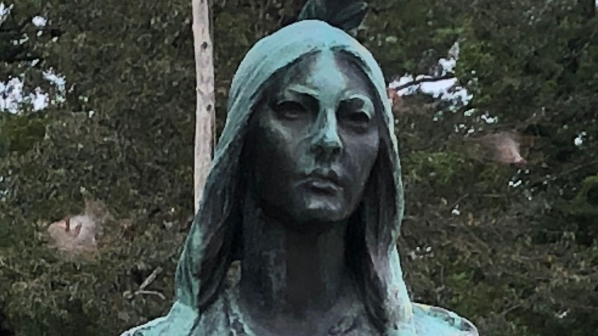File:Pocahontas, daughter of Powhatan, and wife of John Rolfe, photo takes at Jamestown, Virginia.jpg
