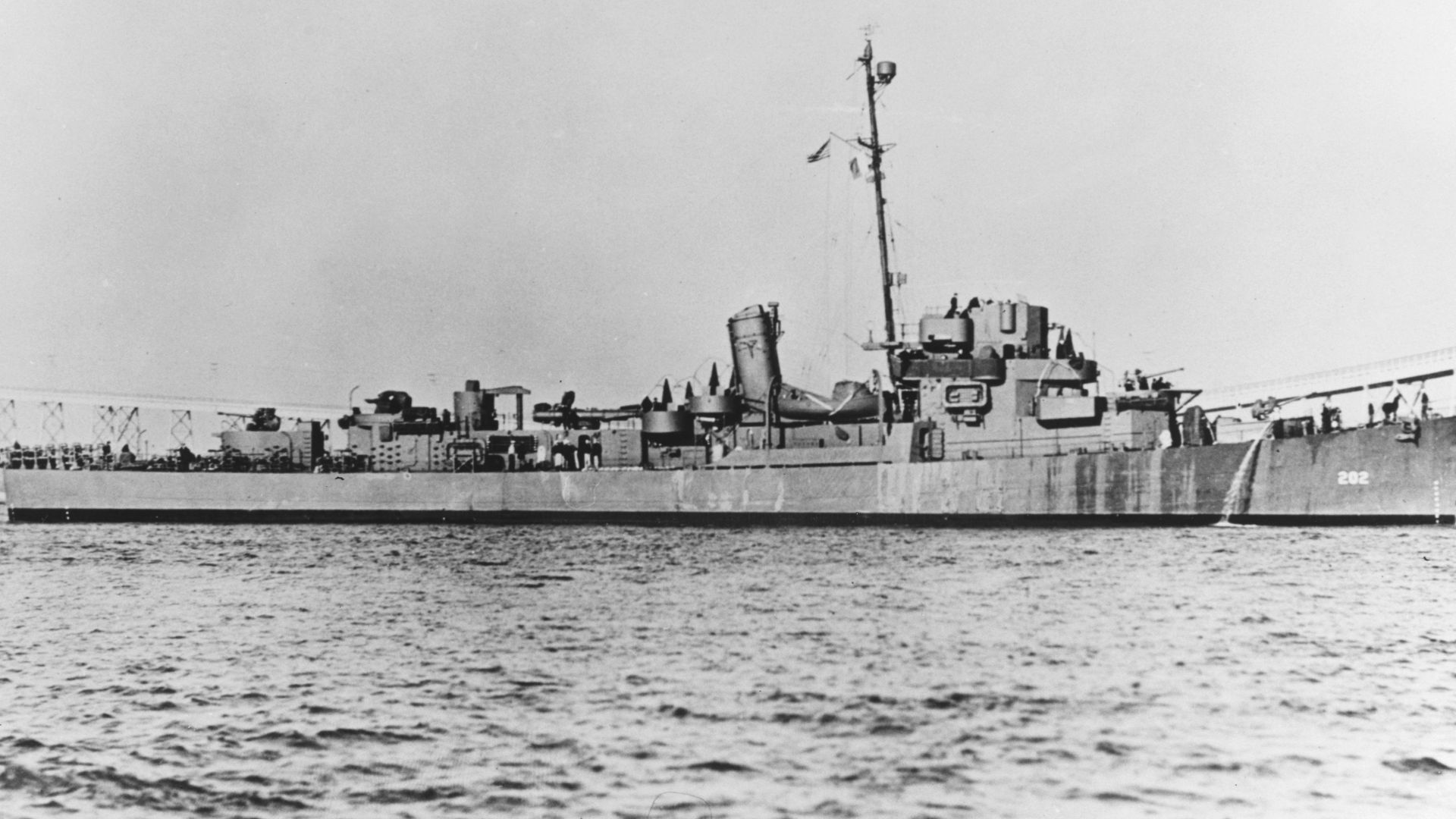 File:USS Eichenberger (DE-202) off Charleston, South Carolina, circa in 1943 (NH 81346).jpg