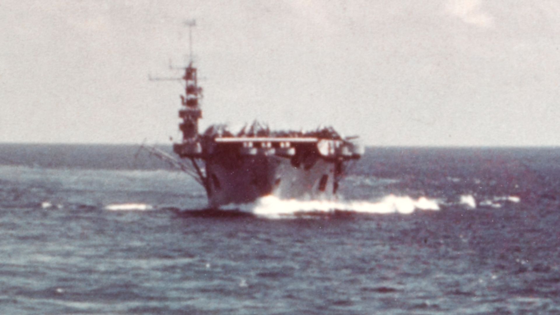 File:Sangamon-class escort carrier operating in the South Pacific in 1943.jpg