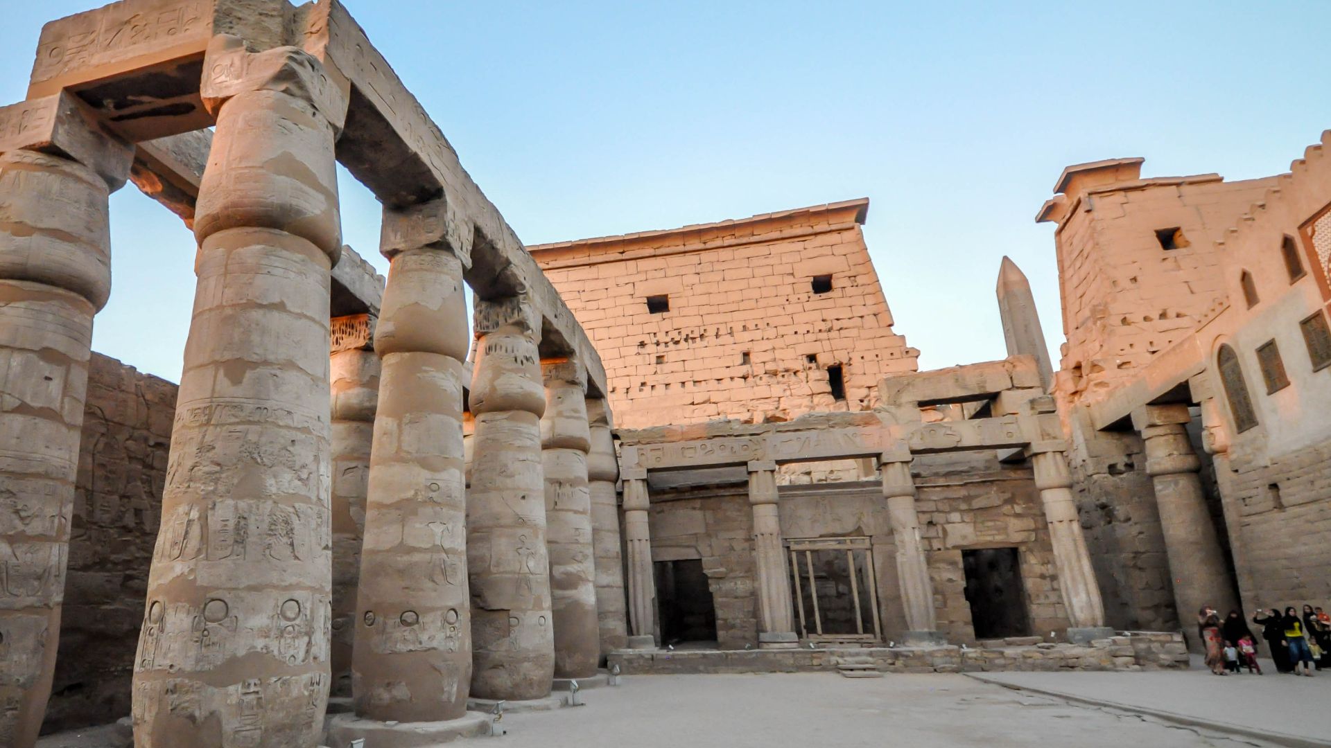 File:The Courtyard of Ramses II - Luxor Temple (14238645006).jpg