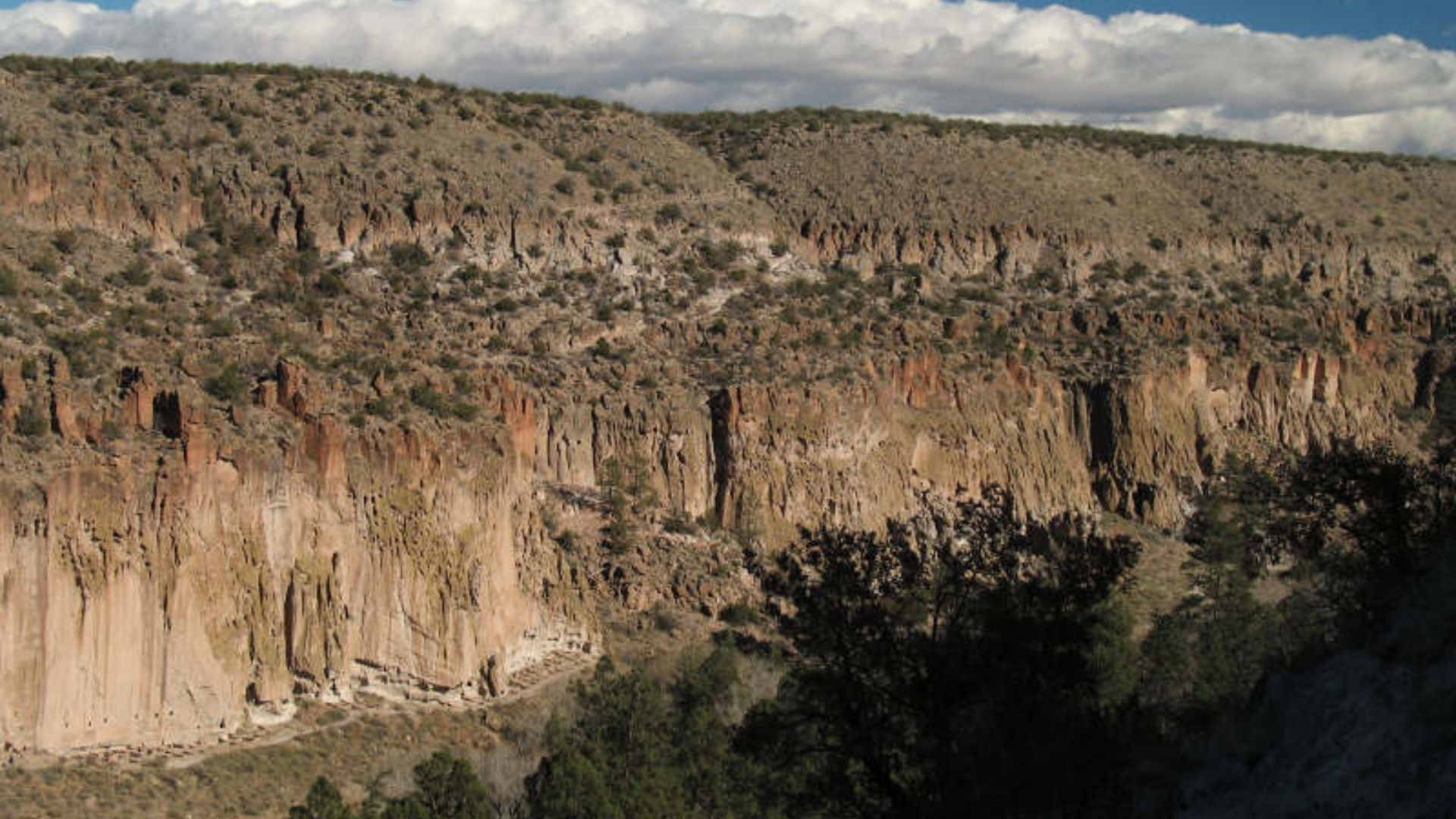 File:Bandelier long house.jpg