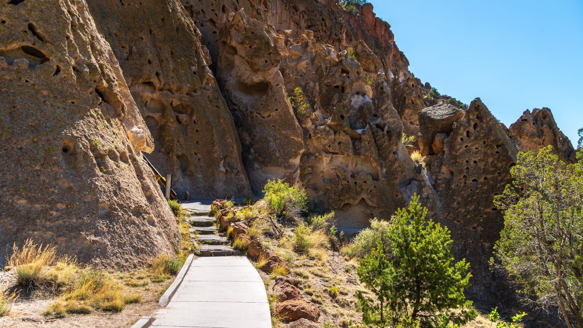 File:Bandelier National Monument, New Mexico, USA17.jpg