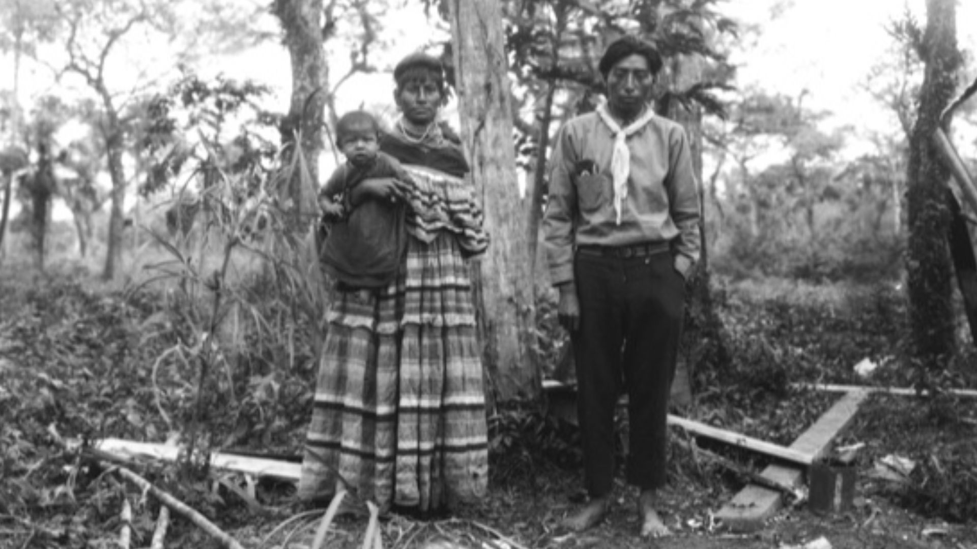 File:Unidentified Seminole family in the Florida Everglades (9466071224).jpg