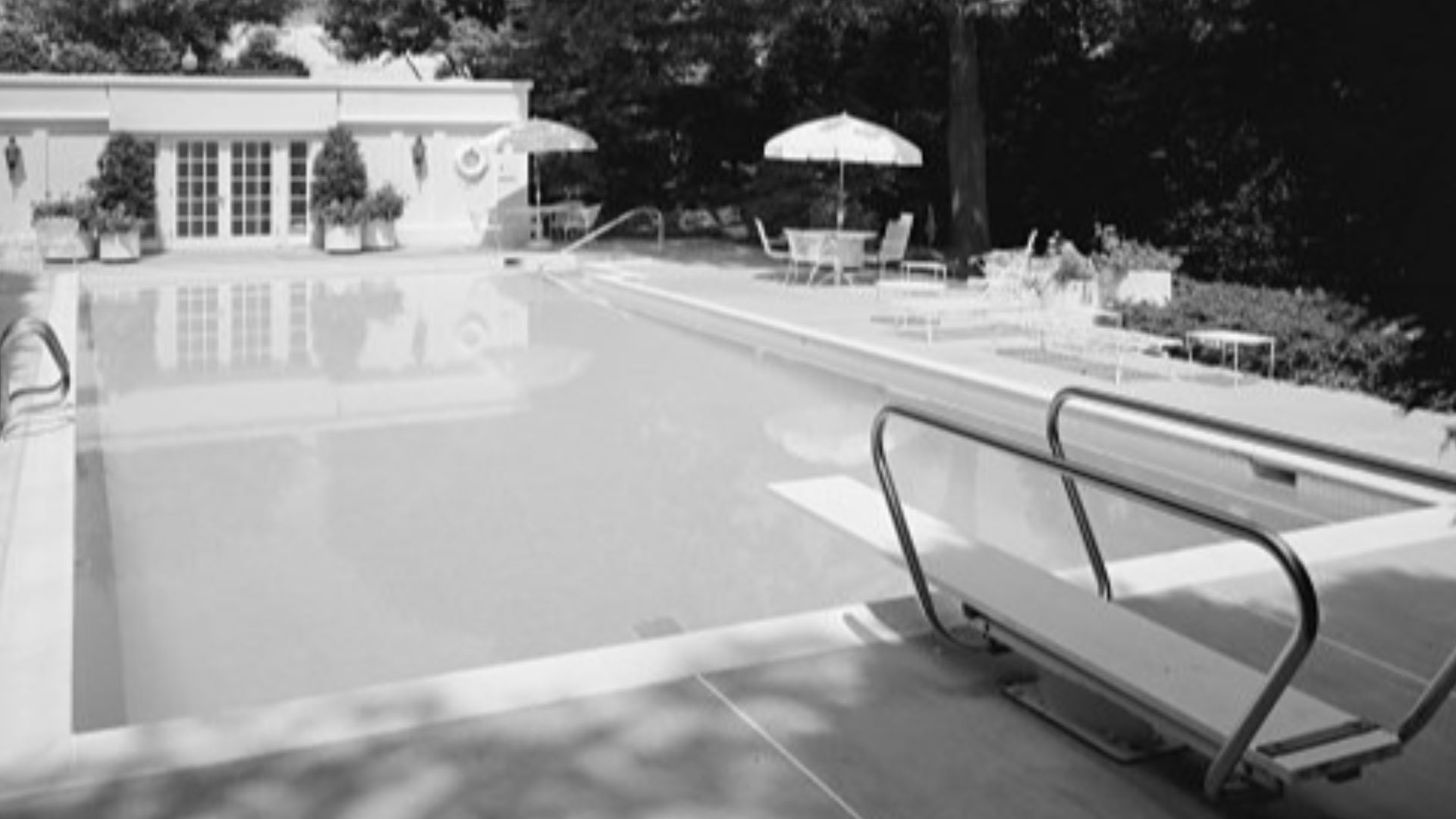 File:White House swimming pool.jpg