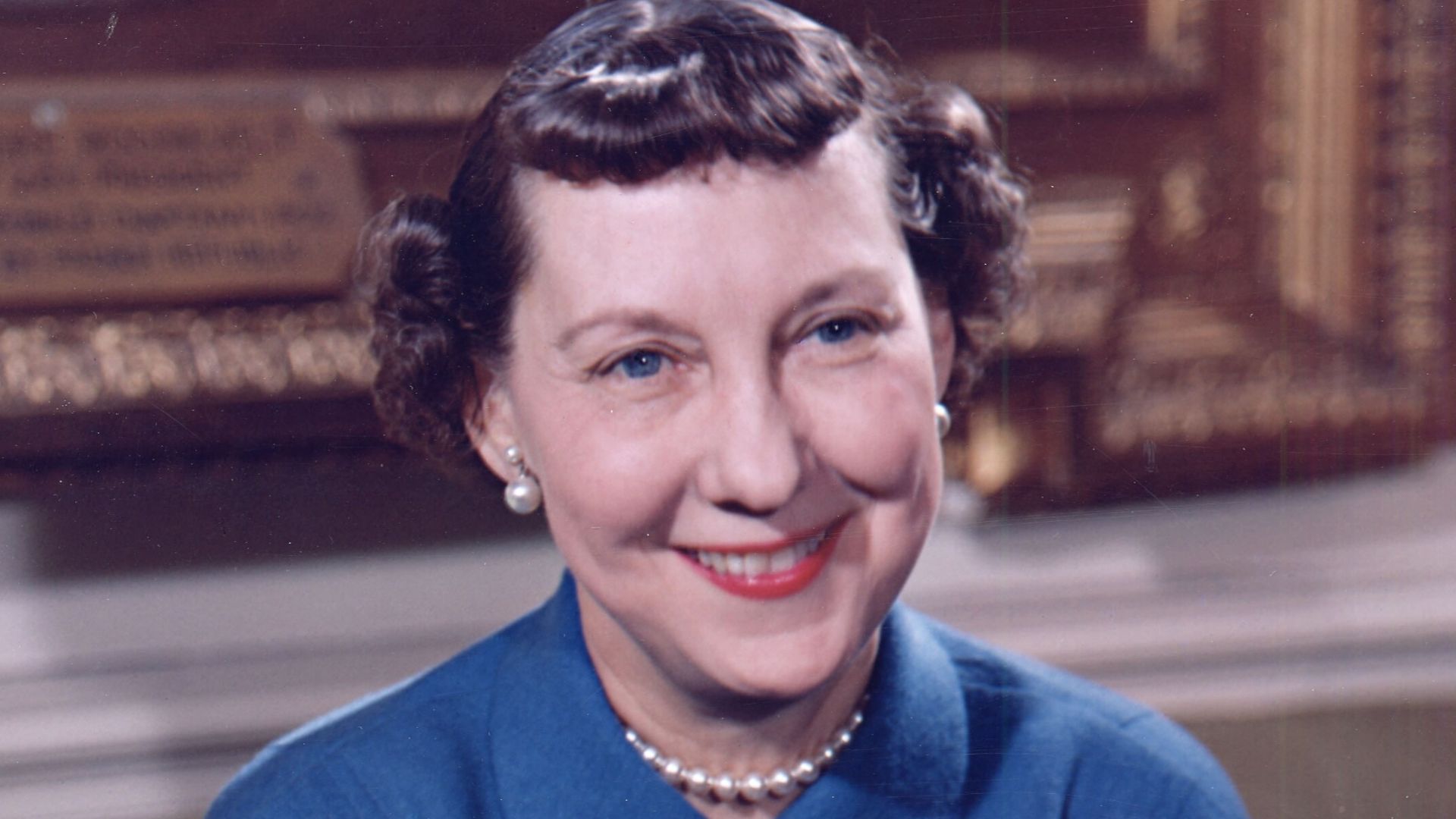 File:Mamie Eisenhower color photo portrait, White House, May 1954.jpg