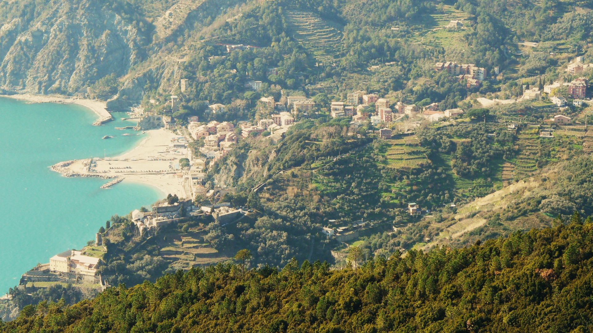 File:Monterosso al Mare-panorama-paese.jpg