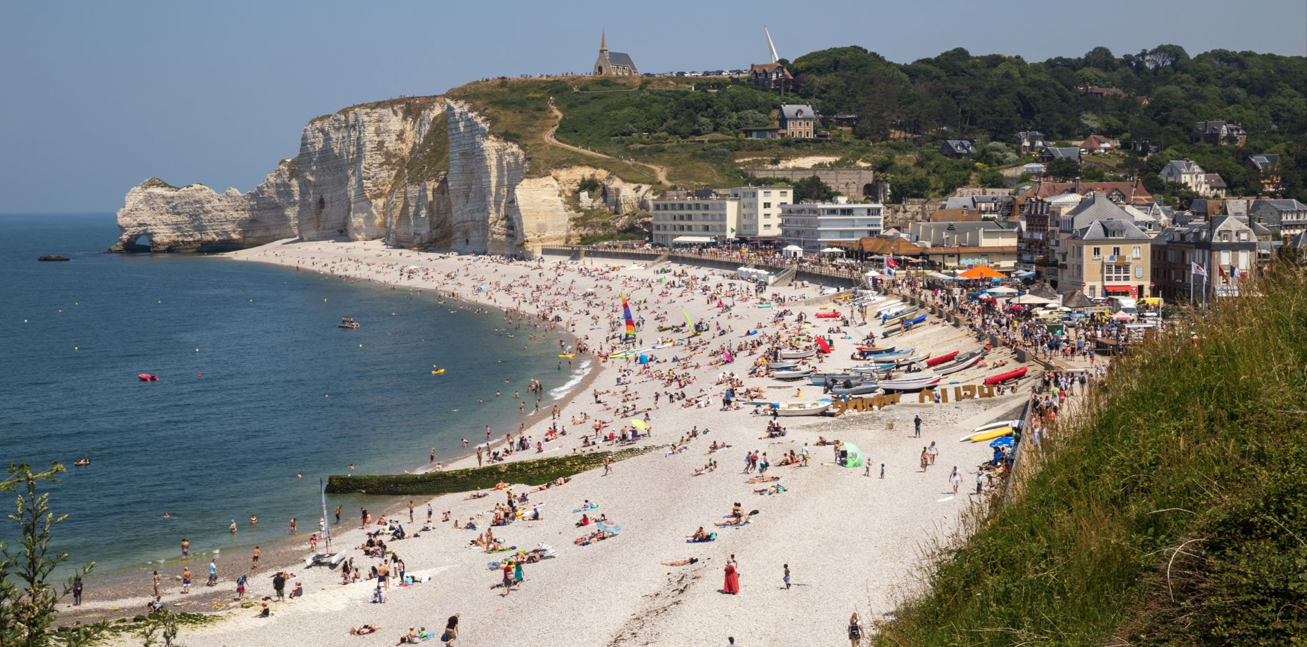 File:Etretat beach 01.jpg