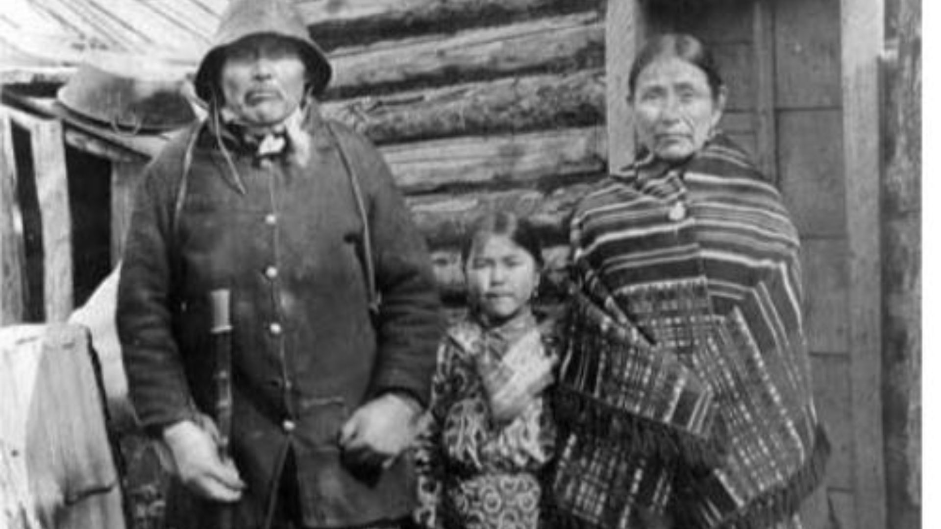 File:Tlingit family in Dyea.jpg