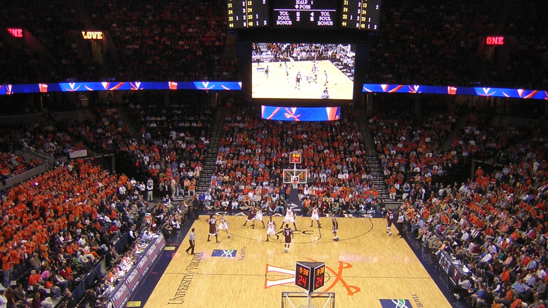 File:2006-2007 Virginia Tech at Virginia men's basketball wide action shot.jpg