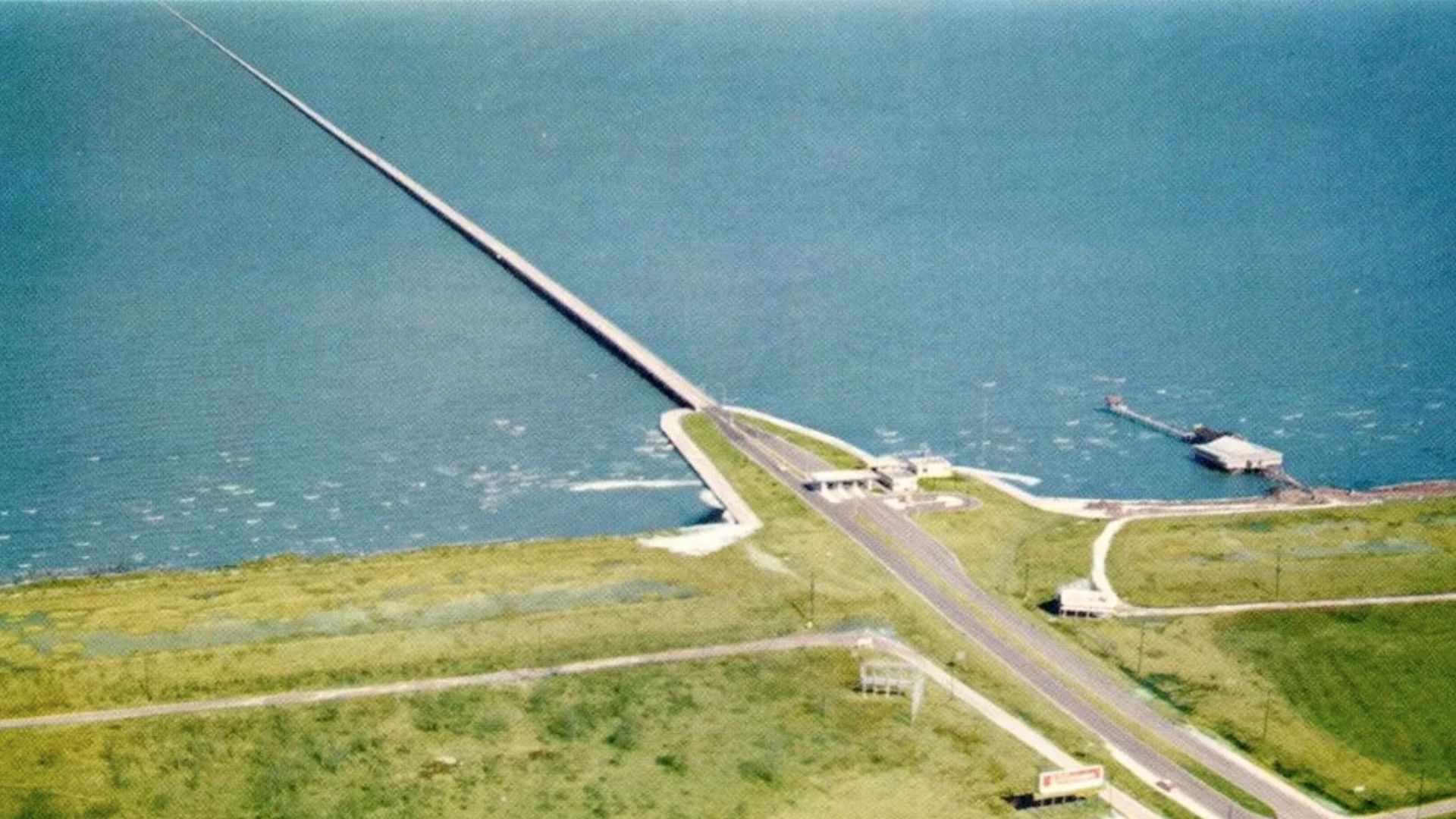 File:Lake Pontchartrain Causeway, World's Longest Bridge, early postcard view.png