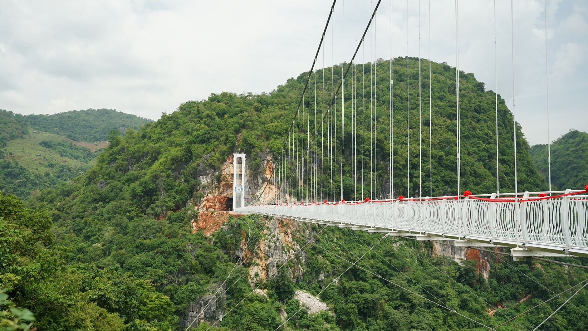 File:Bach Long glassbridge 2022.jpg