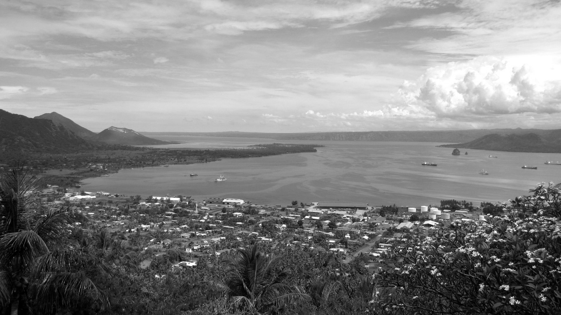 File:Rabaul from Vulcanology Observatory.jpg