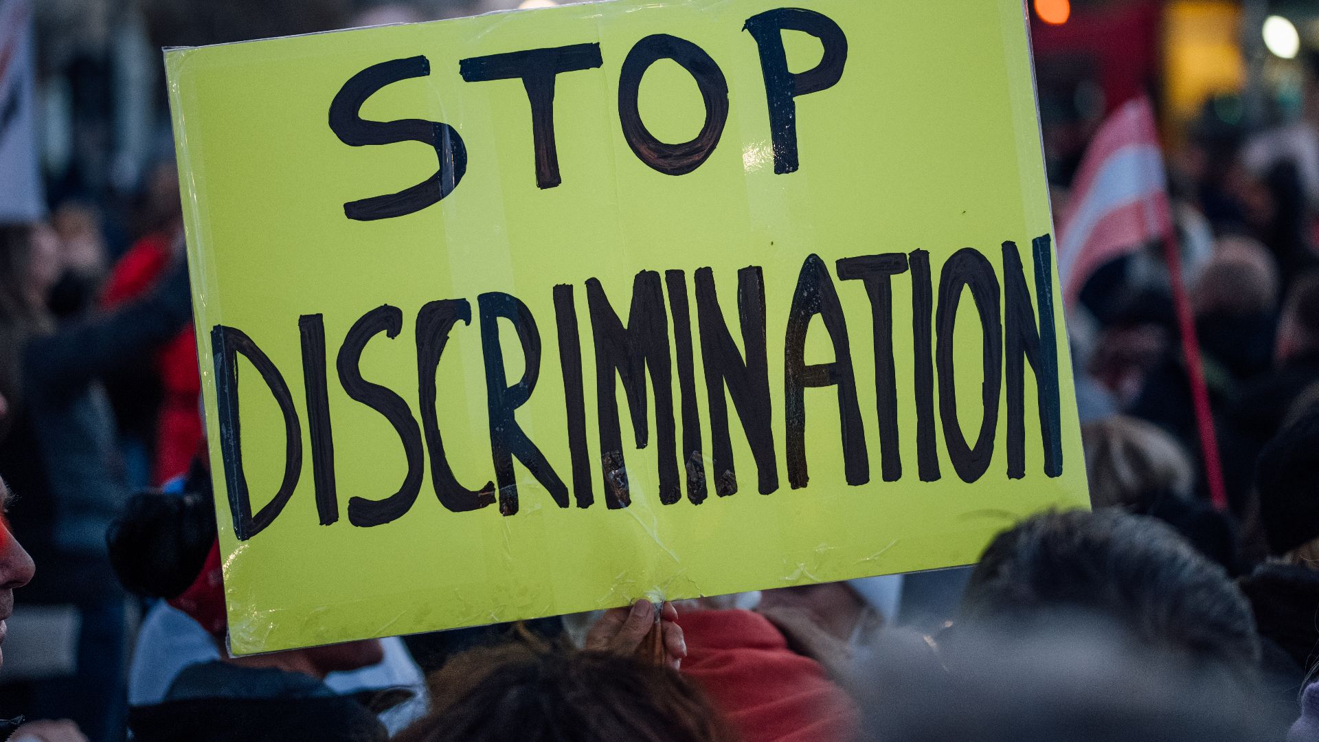 File:Person protesting vaccine mandate in Austria is holding a