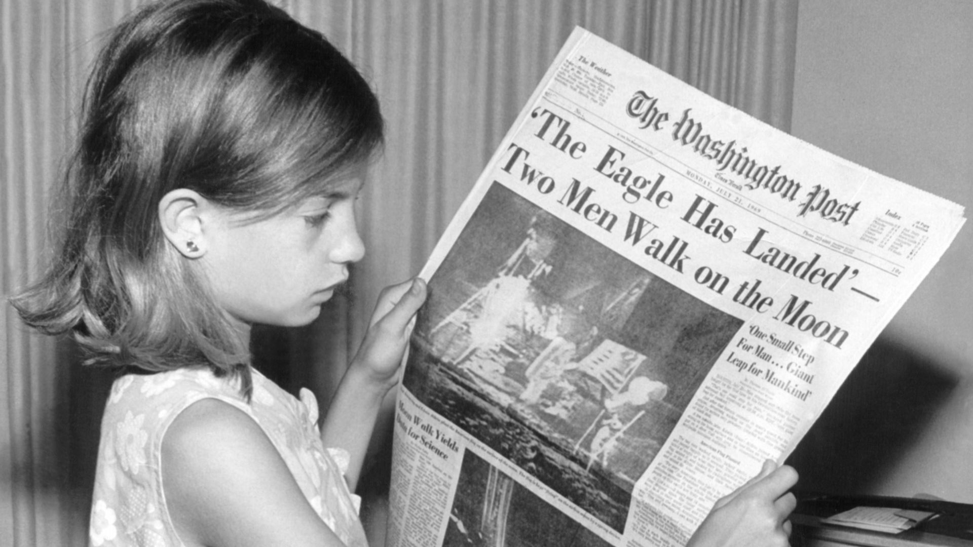 File:Land on the Moon 7 21 1969-repair.jpg