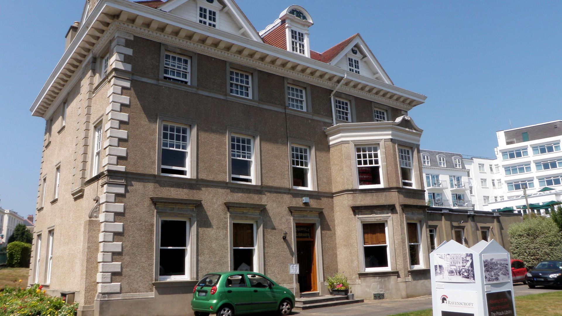 File:Priaulx Library - Candie House Guernsey (2014).jpg