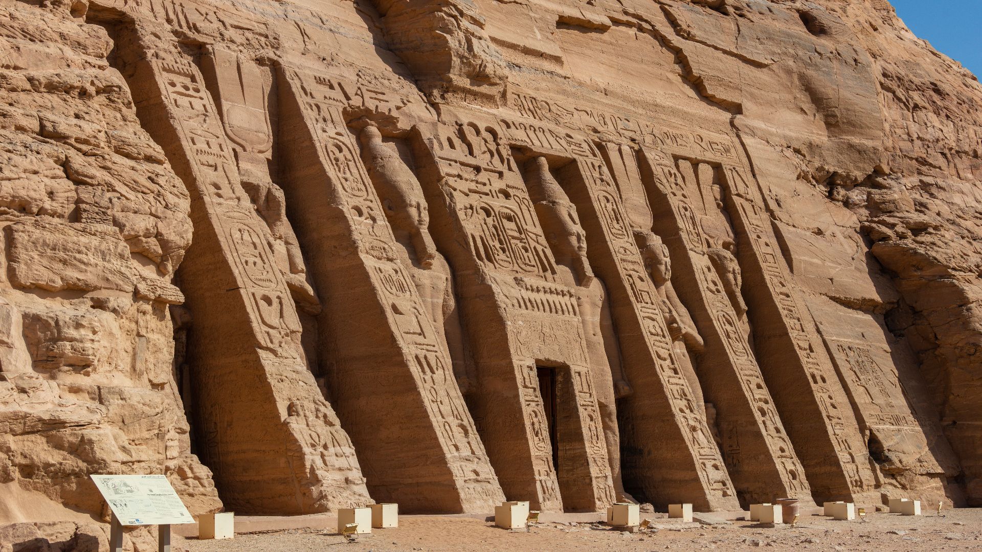 File:Templo de Nefertari, Abu Simbel, Egipto, 2022-04-02, DD 101.jpg