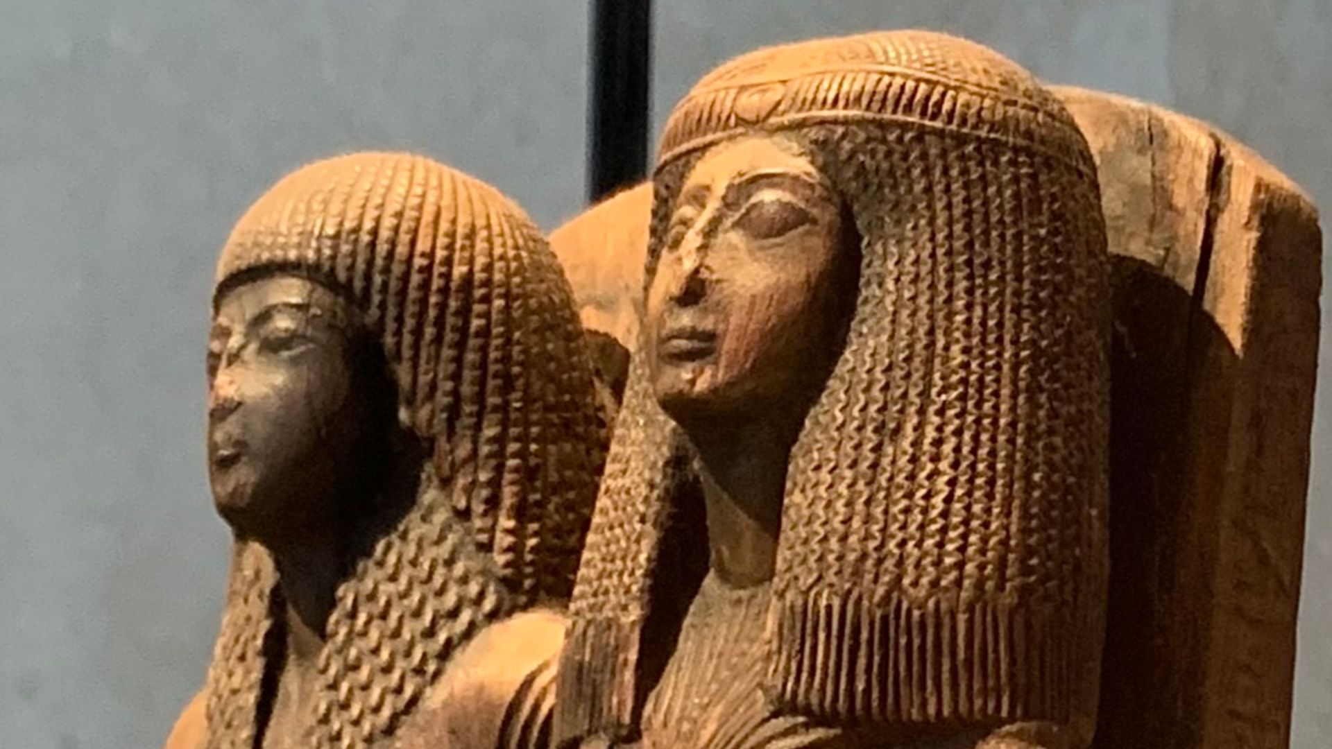 File:Seated figure of the chief of the craftsmen Amenemope and his wife Hathor, 1290-1213 BC, 19th Dynasty, painted wood, from Deir el-Medina, ÄM 6910, in the Egyptian Museum of Berlin (03).jpg