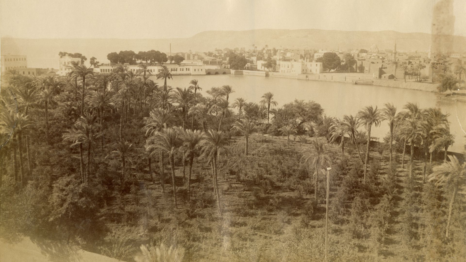 File:Asyut and Deir el-Gebrawi, Landscape, 19th century pictures, 1870-1888, photo 2 of 2 - Archivio fotografico Museo Egizio, Turin INV33 009.jpg