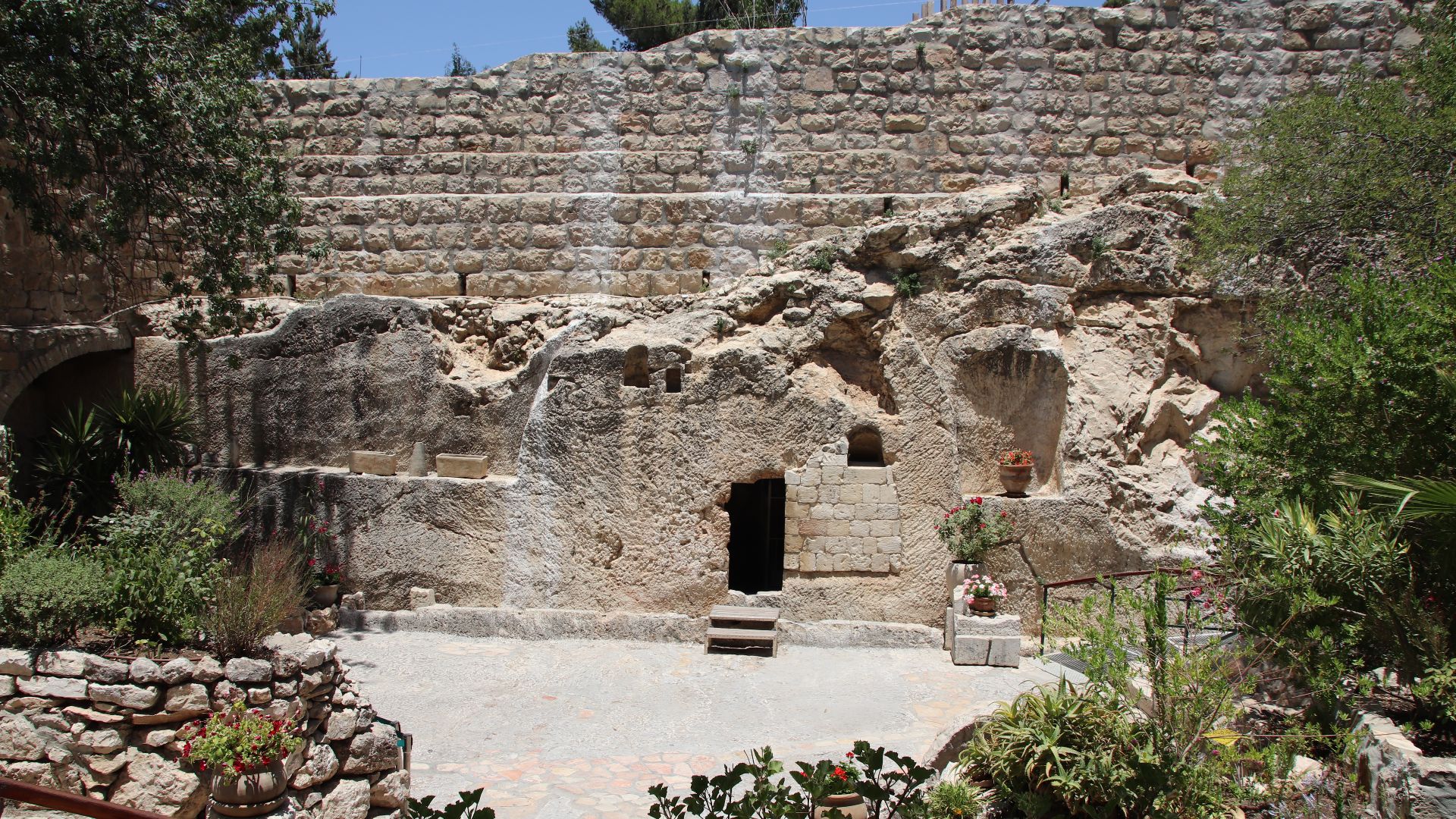 File:Jerusalem Garden Tomb (43300924231).jpg