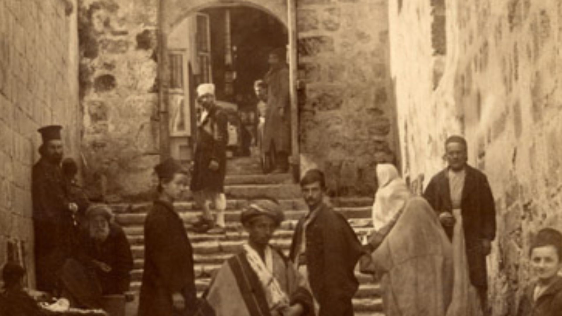 File:Church of the Holy Sepulchre by Félix Bonfils.jpg